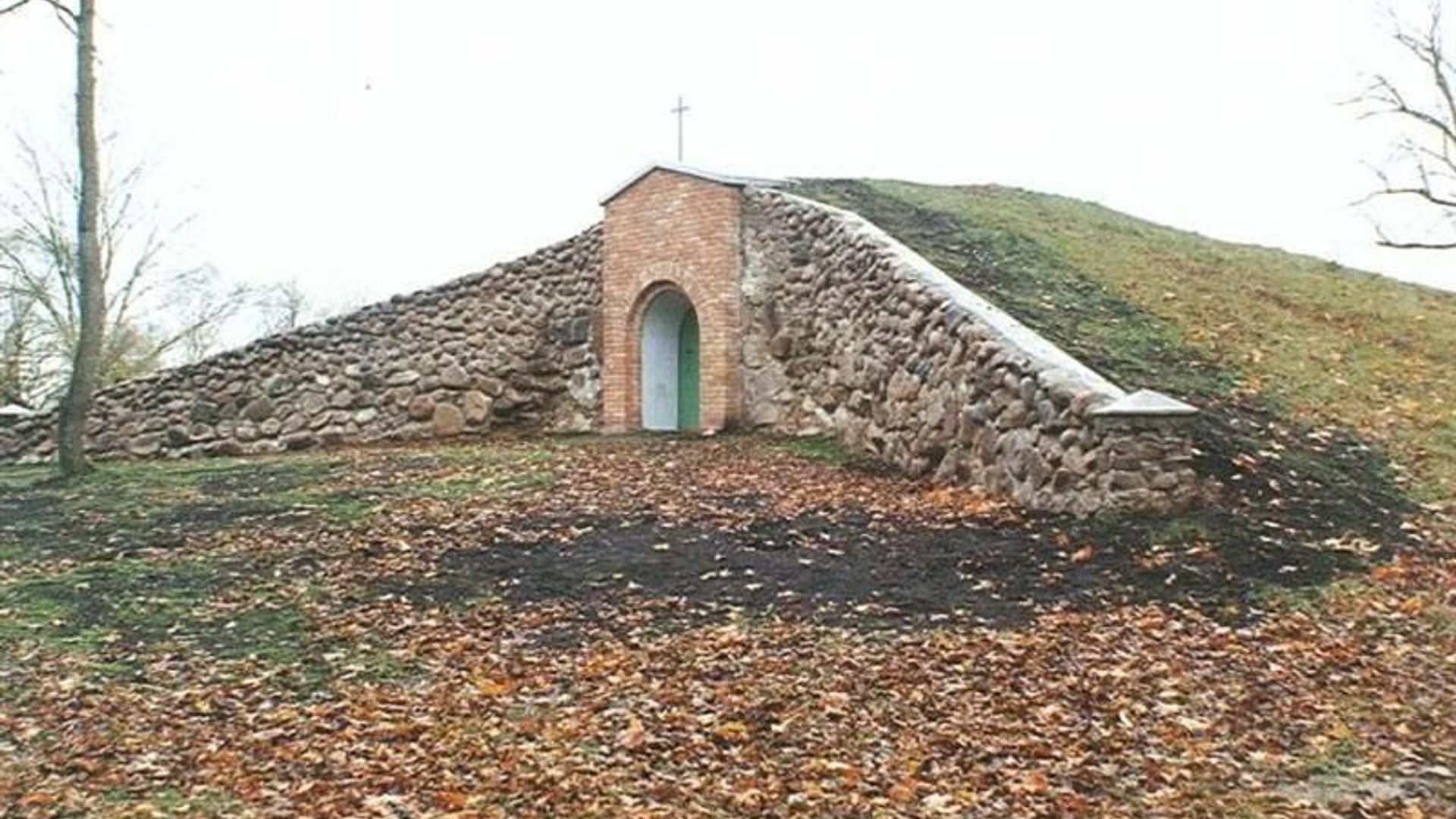 Karpiai Mausoleum