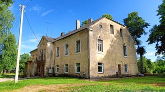 Former Putinai Manor