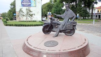 Paminklas Lietuvos motociklizmo istorijai ir keliautojui Antanui Paškevičiui-Poškai