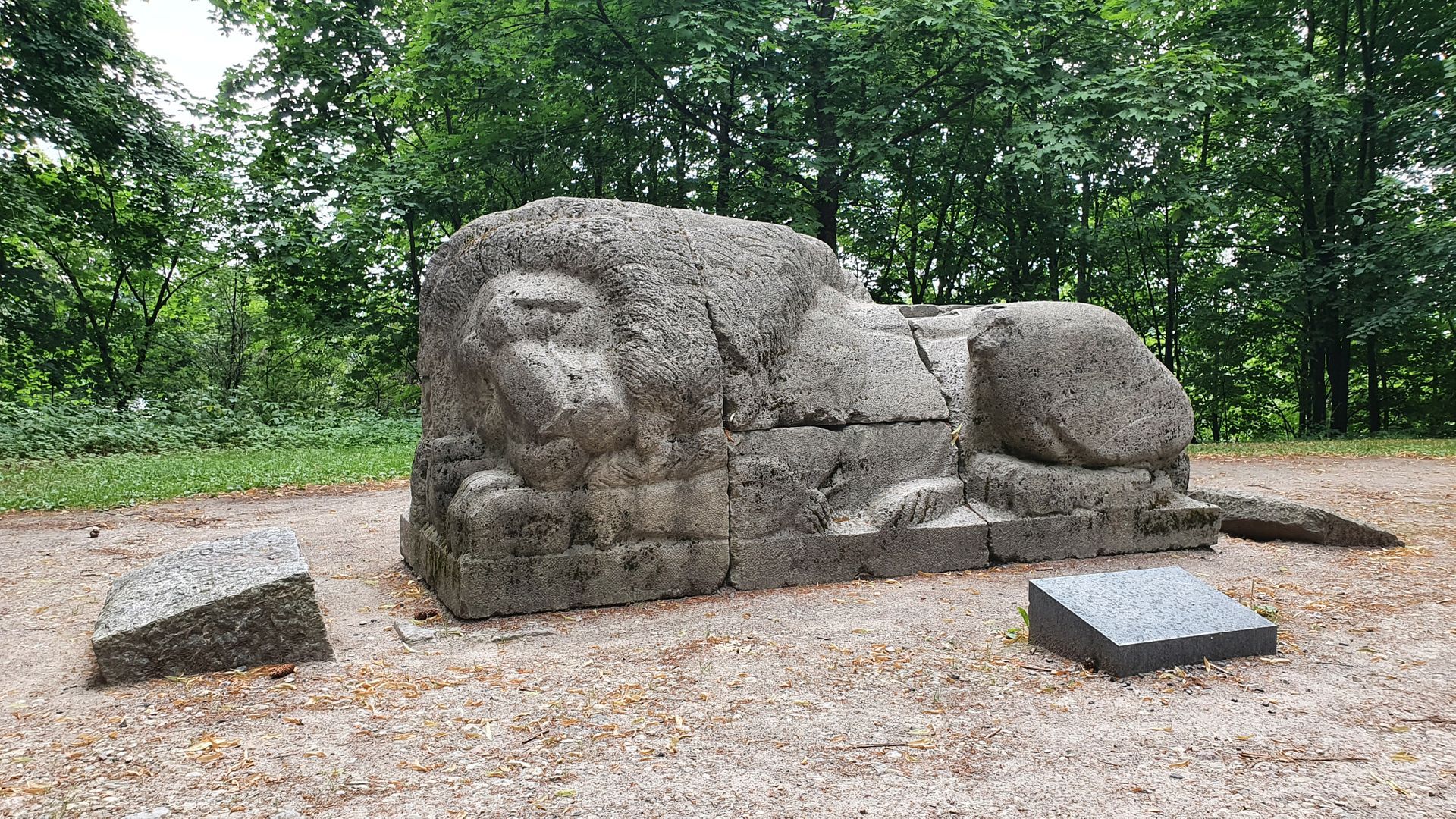 Sculpture Sleeping Lion