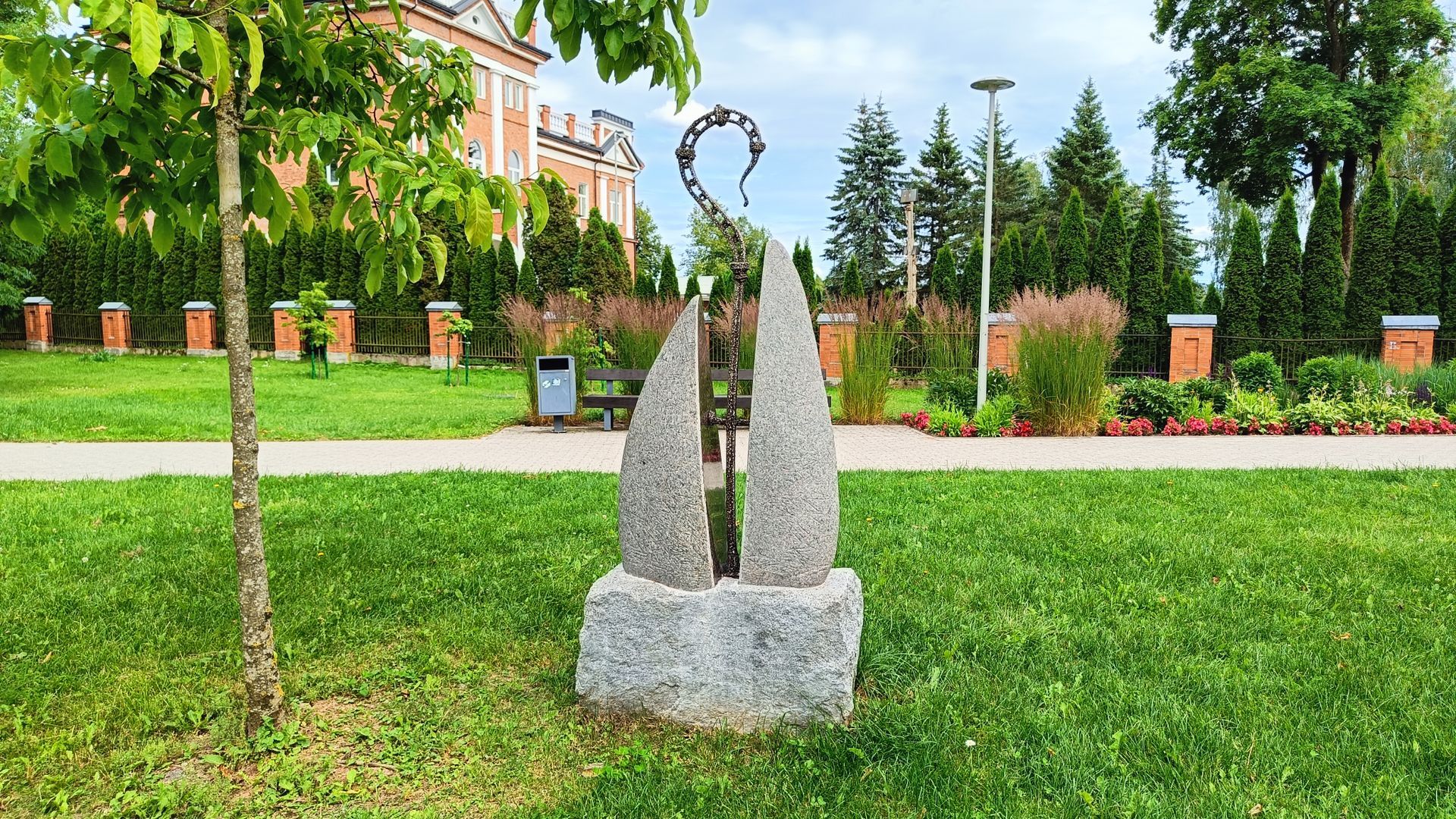 Sculpture Mitra