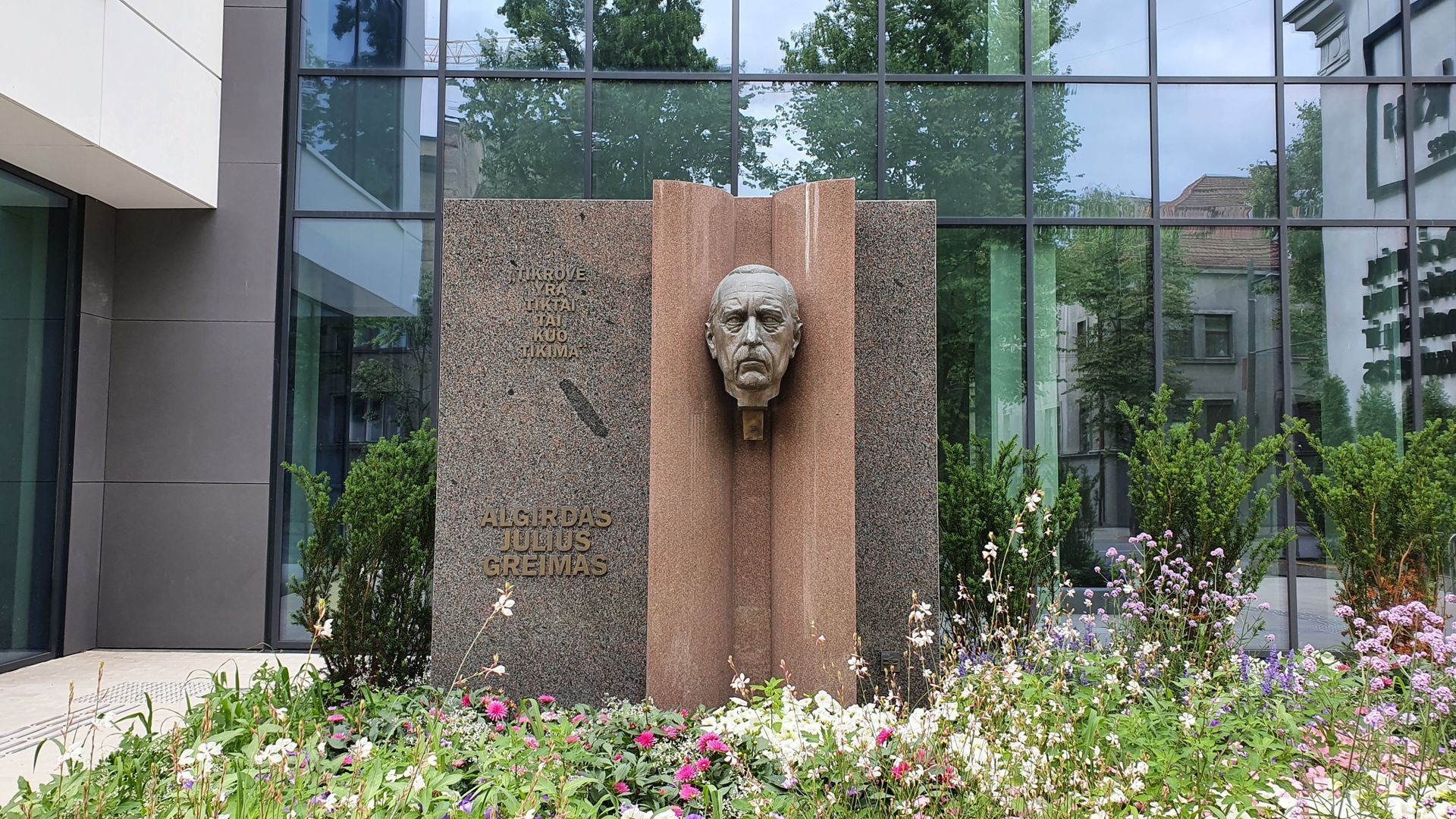Monument to Algirdas Julius Greimas