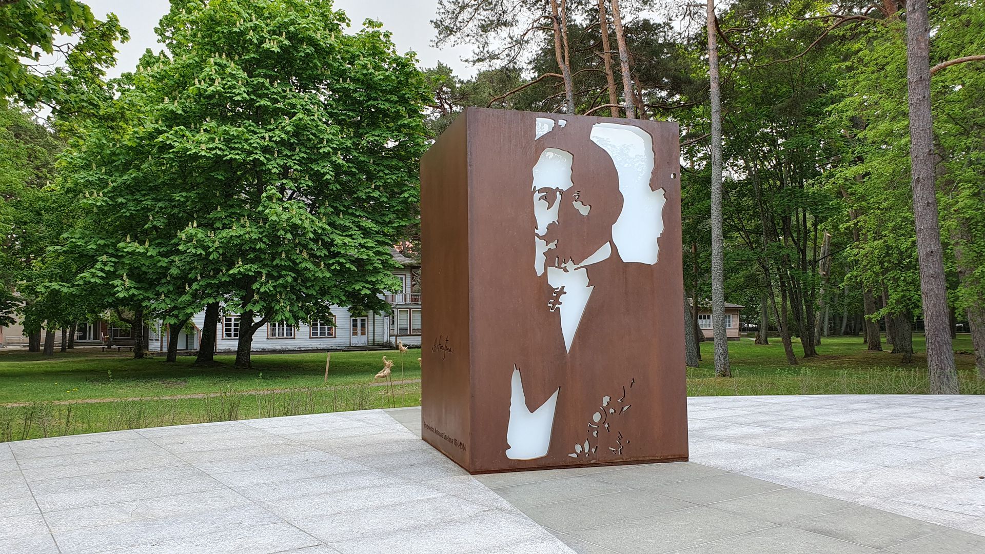 Monument to President Antanas Smetona