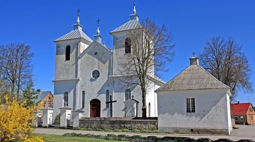 Pašvitinio Švč. Trejybės bažnyčia