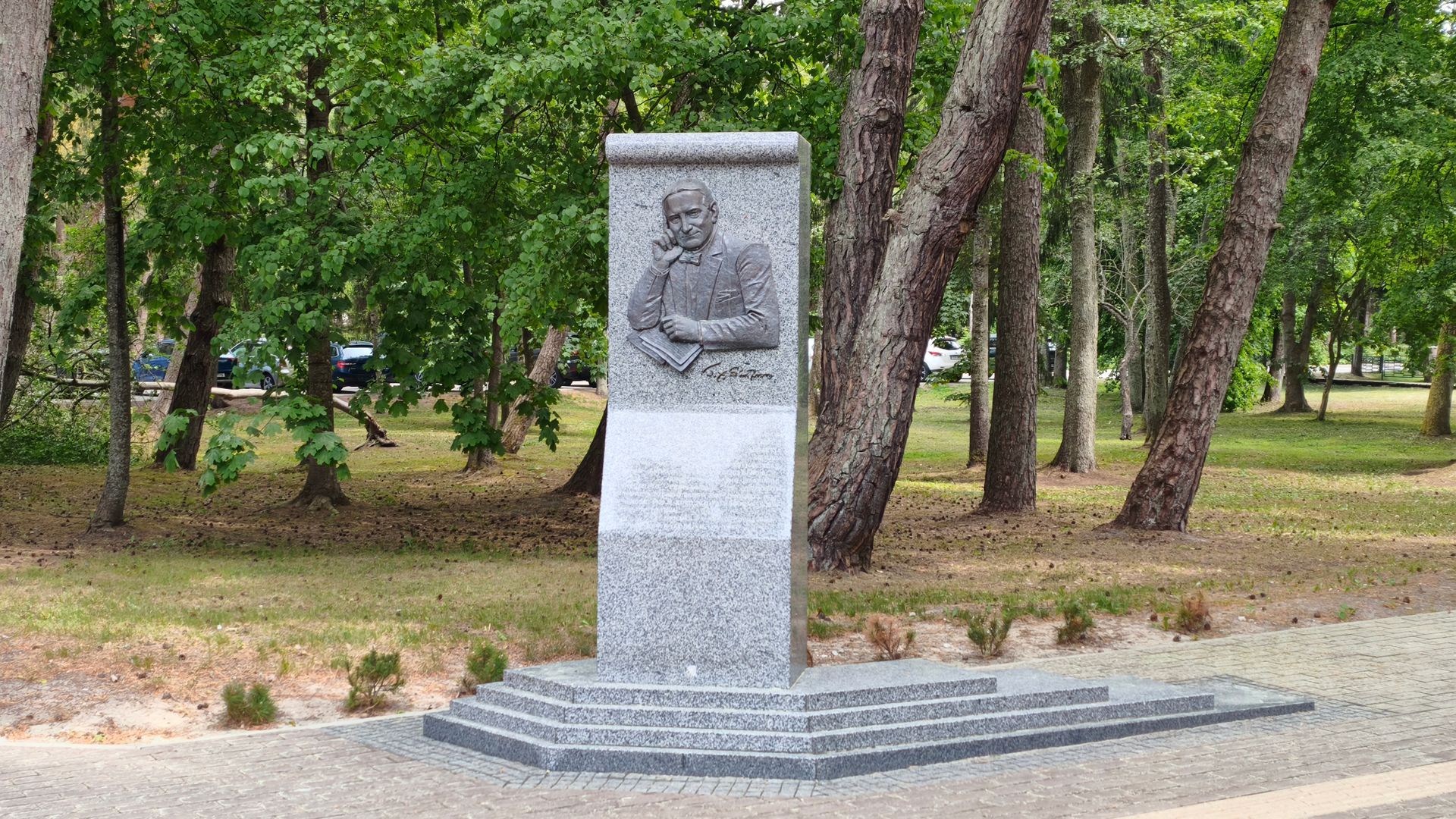 Monument to James Young Simpson