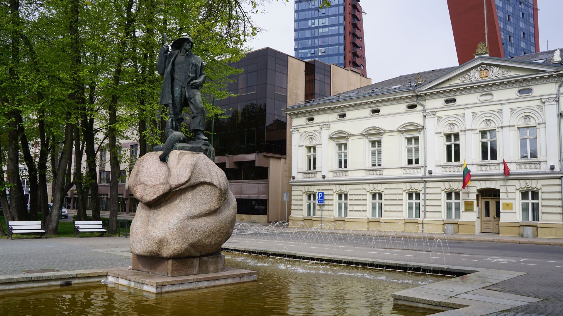 Sculpture Fisherman