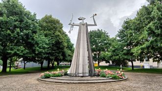 Sculpture Herald of Freedom