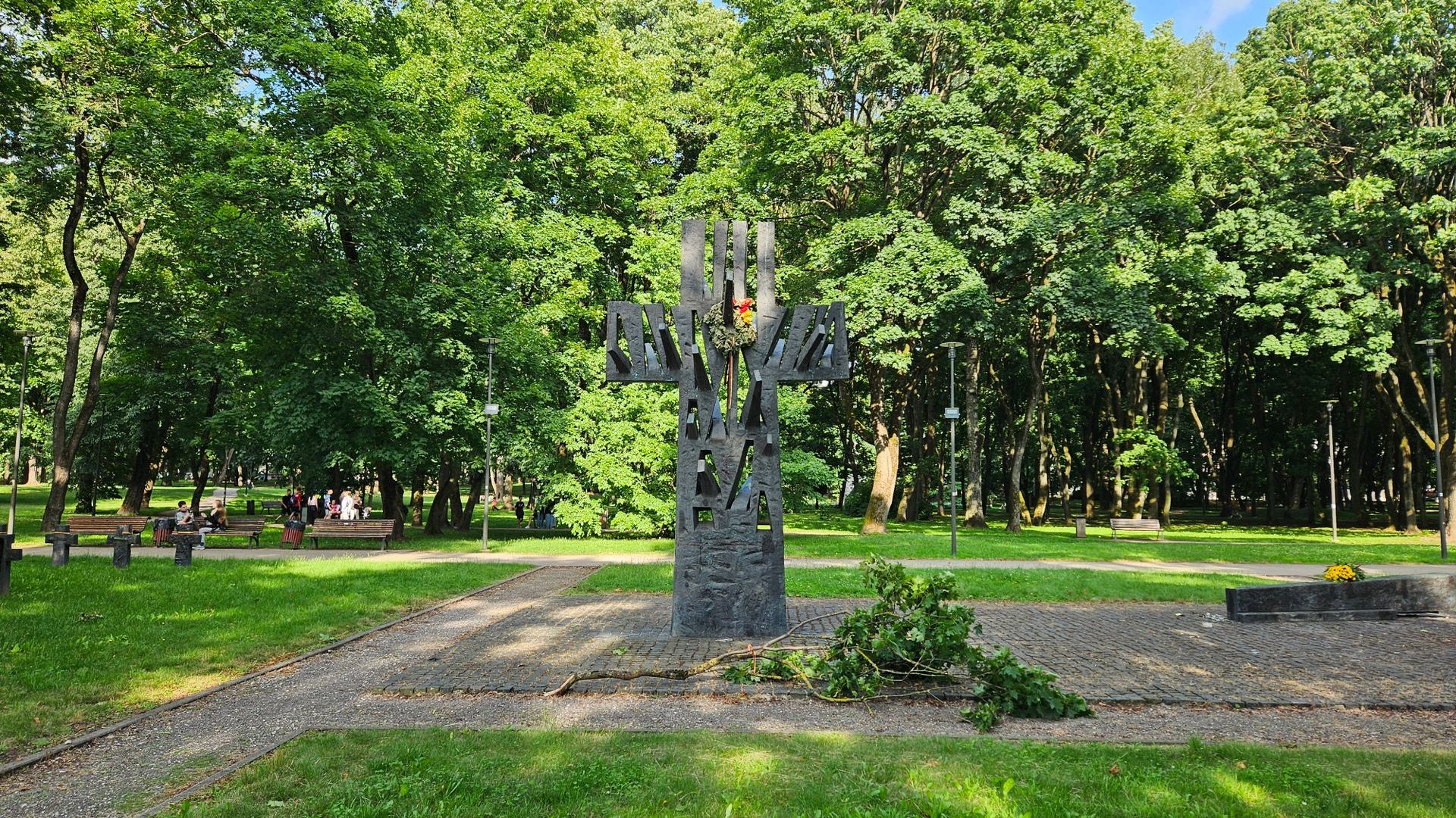 Monument Cross-Tree