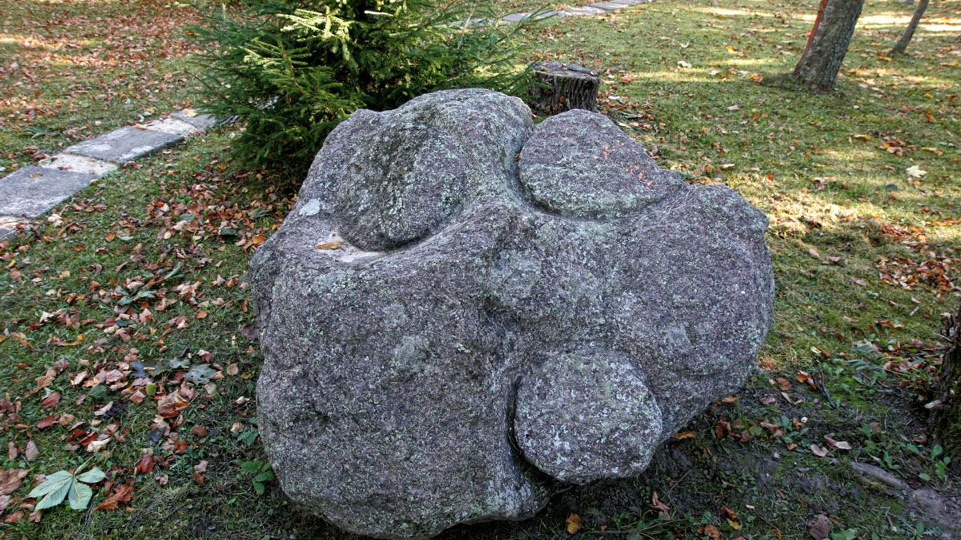 Ruzgai Boulder