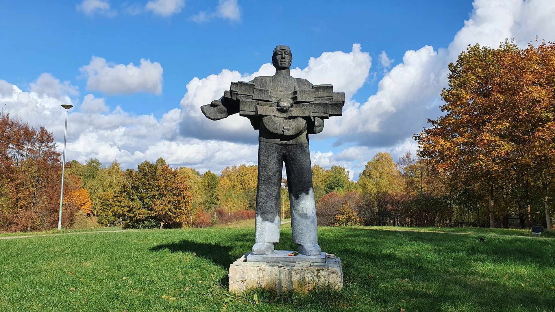 Naujoji Vilnia Park and Sculpture Worker