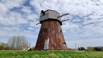 Baltoji Windmill