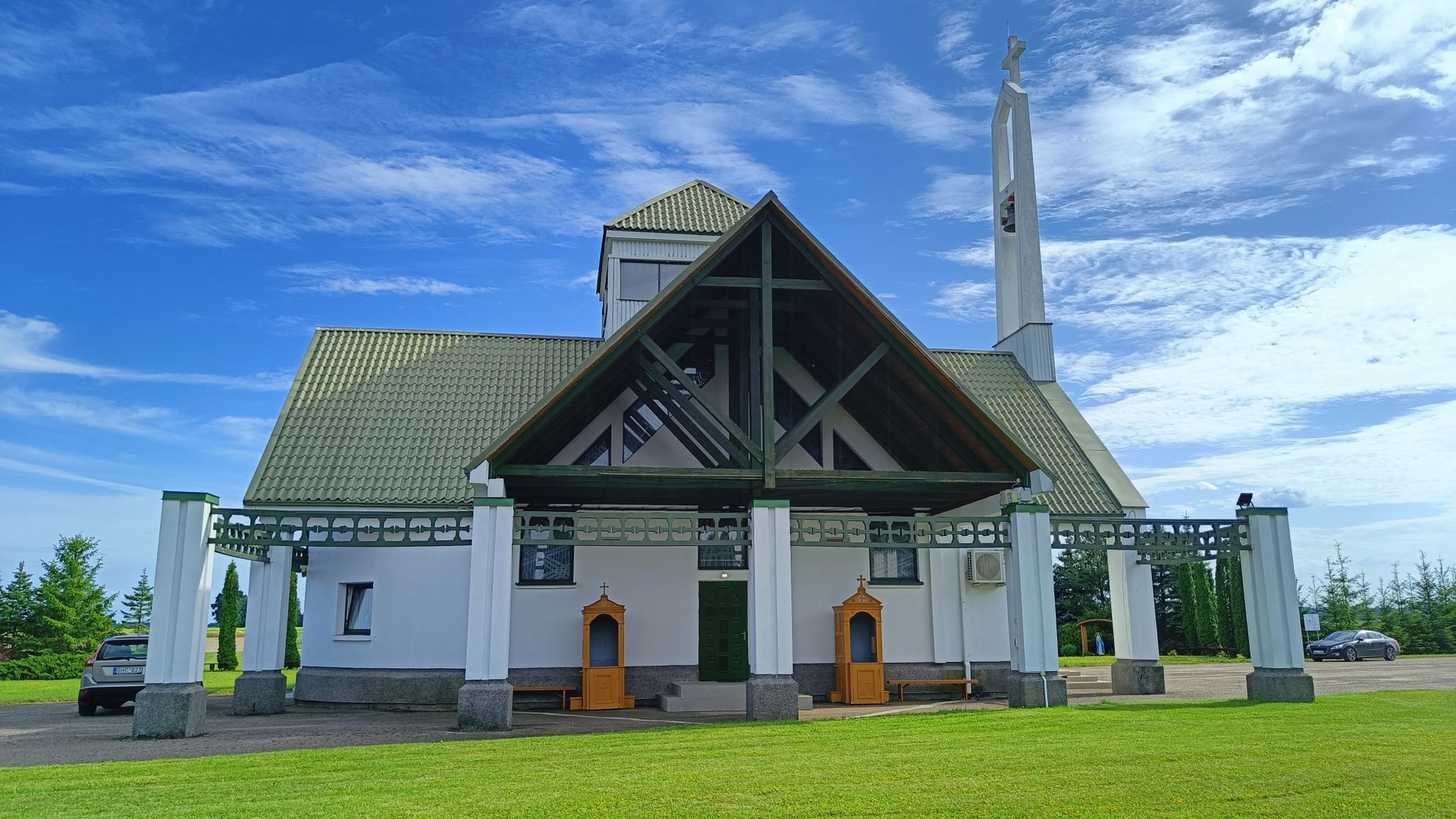 Keturnaujiena Chapel