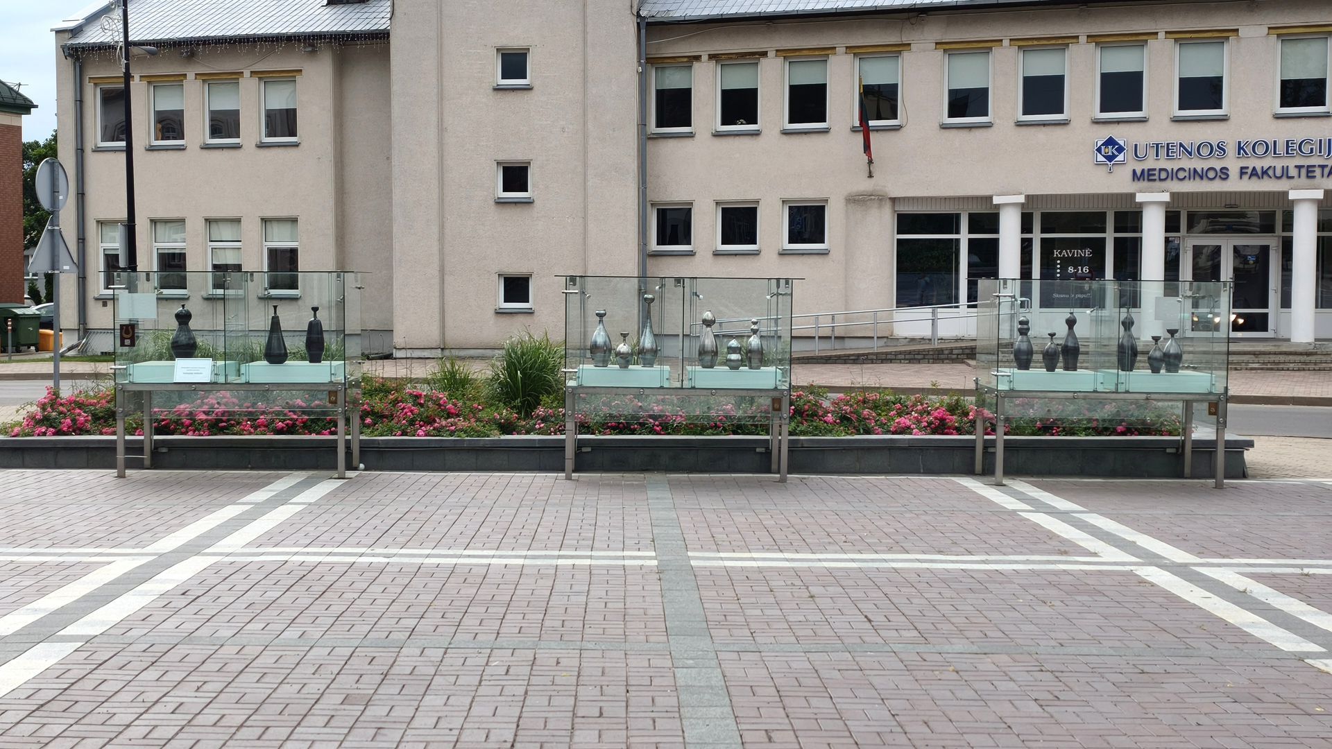 Utenio aikštės lauko galerija