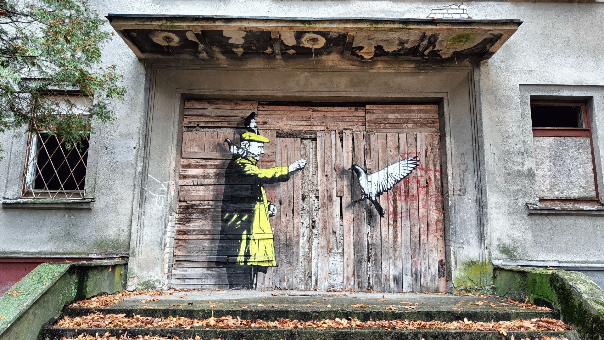 Mural Pigeon Feeder