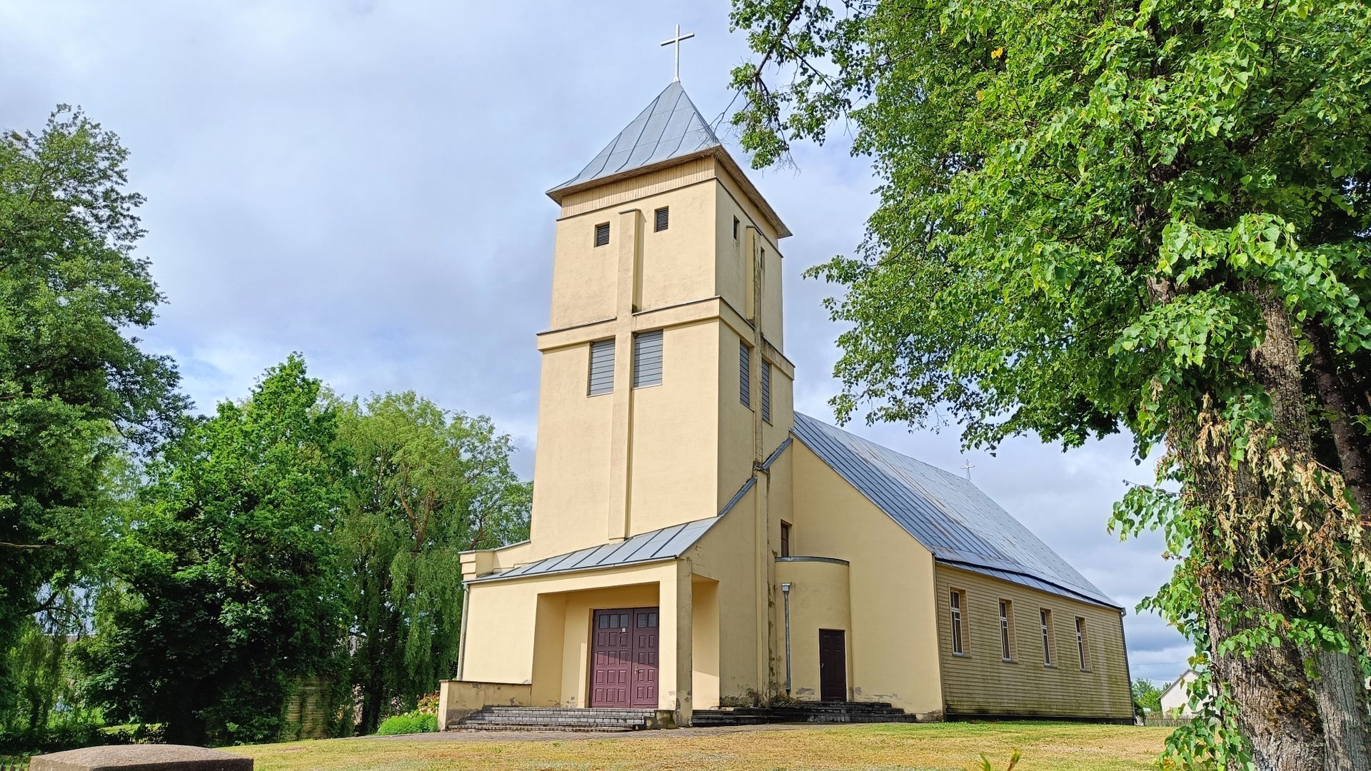 Naujoji Ūta St. Vincent Paulietis Church