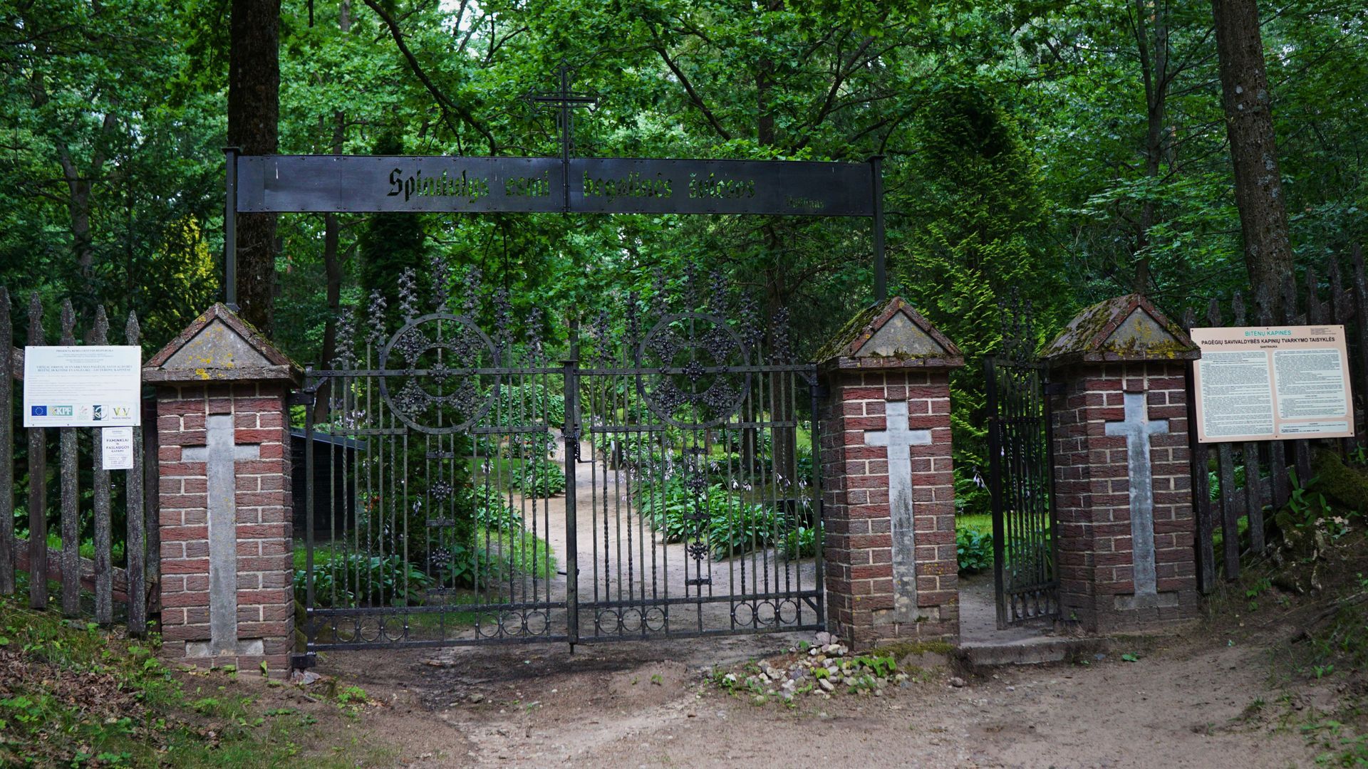 Bitėnai Cemetery