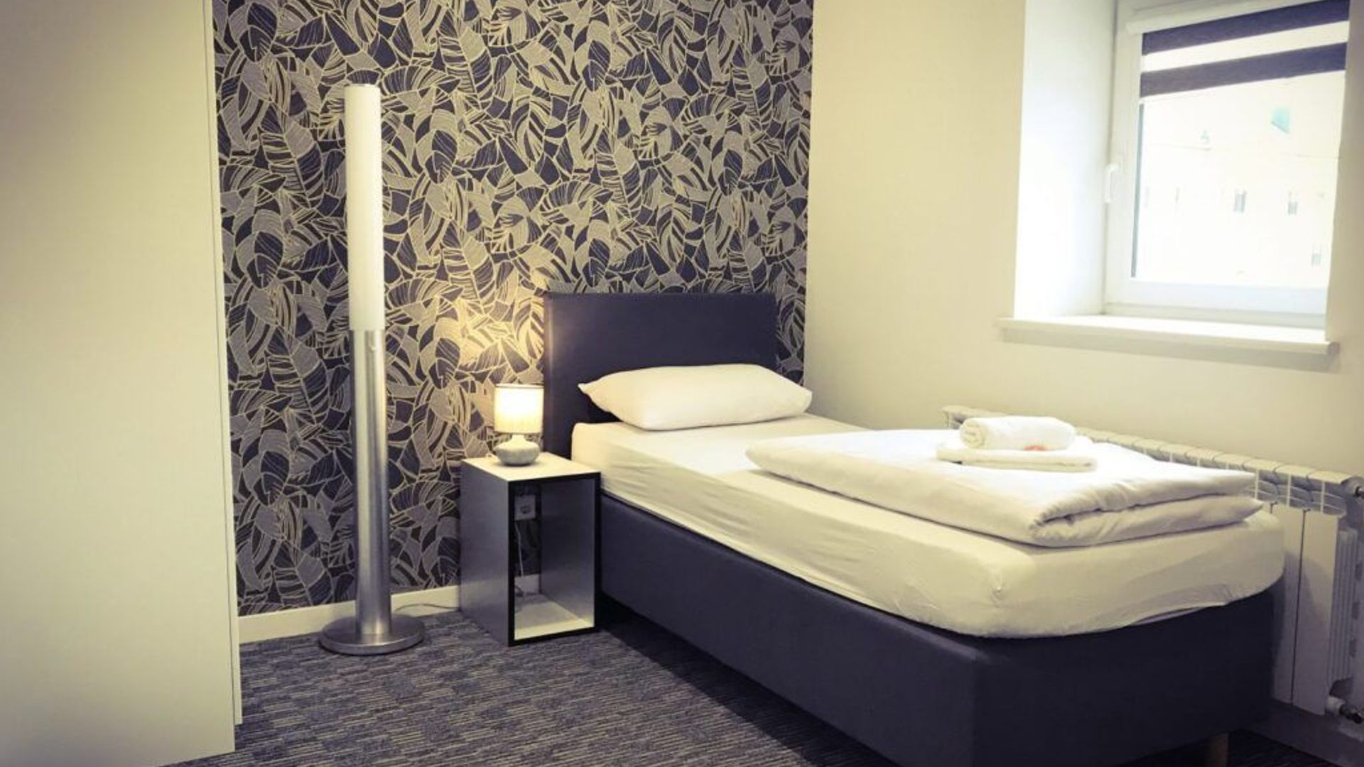 R+ Hostelis