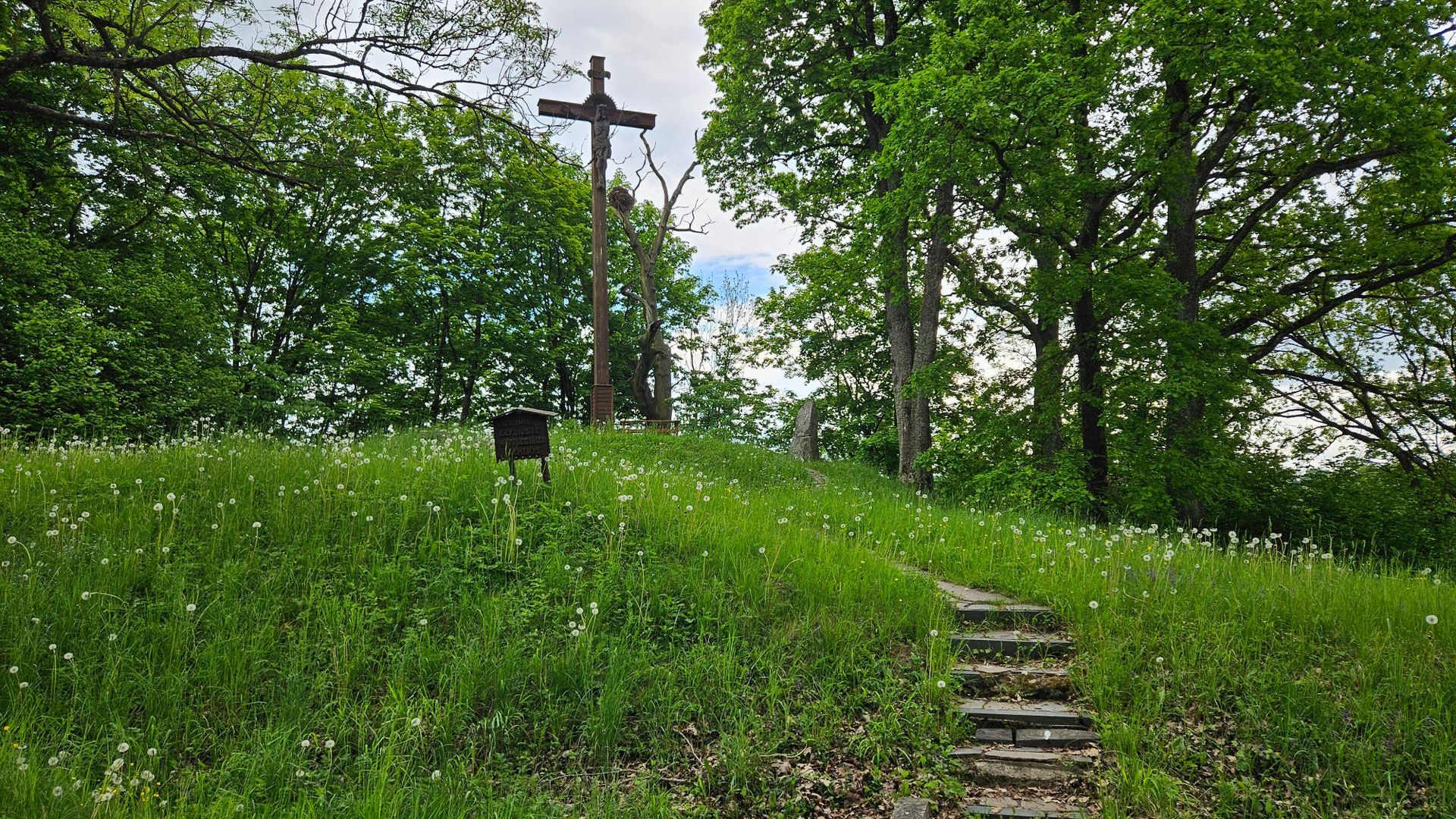 Liukonių mitologiniai akmenys