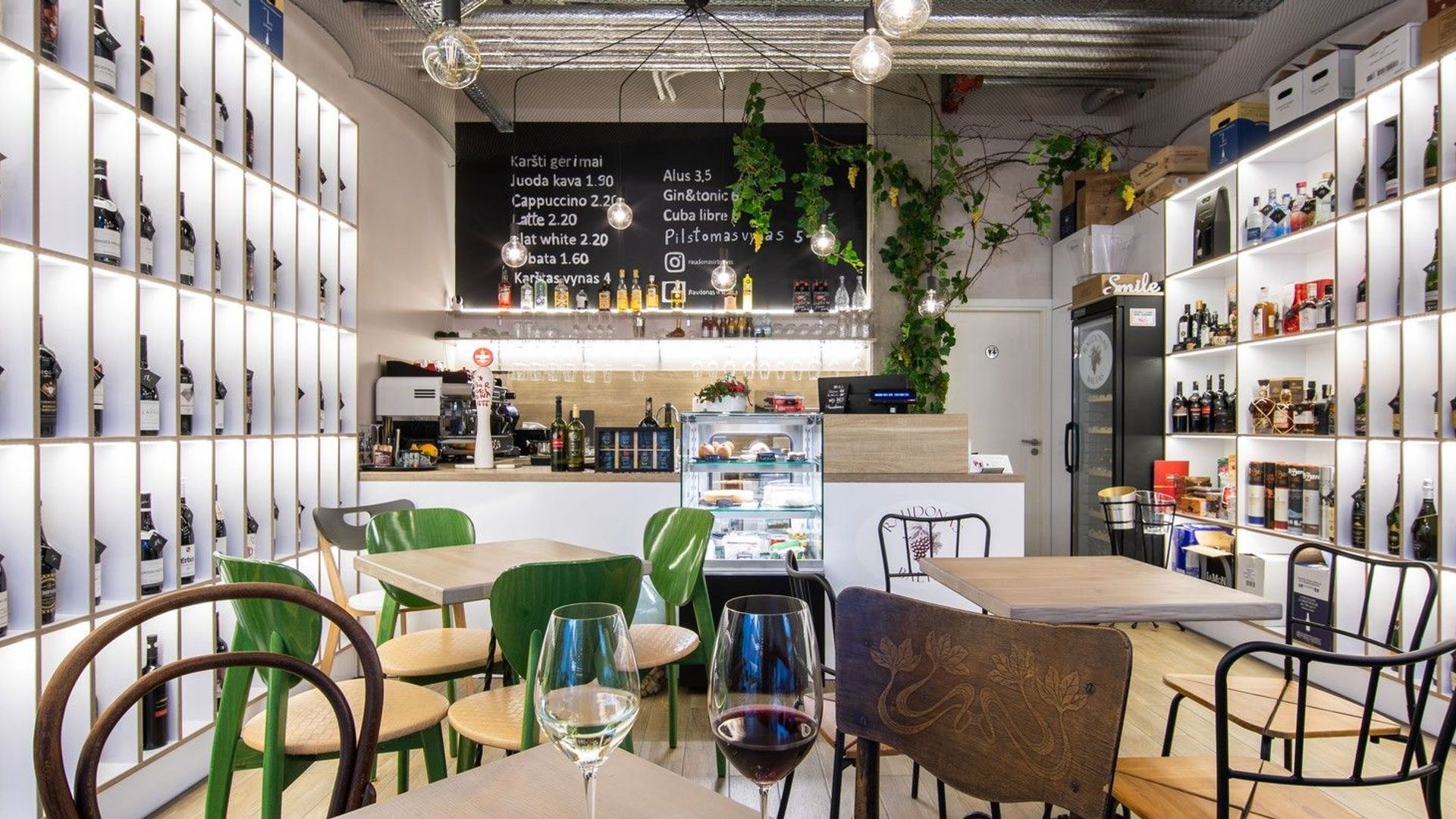 Wine Bar Red and White