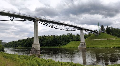 Baltosios rožės pėsčiųjų ir dviračių tiltas