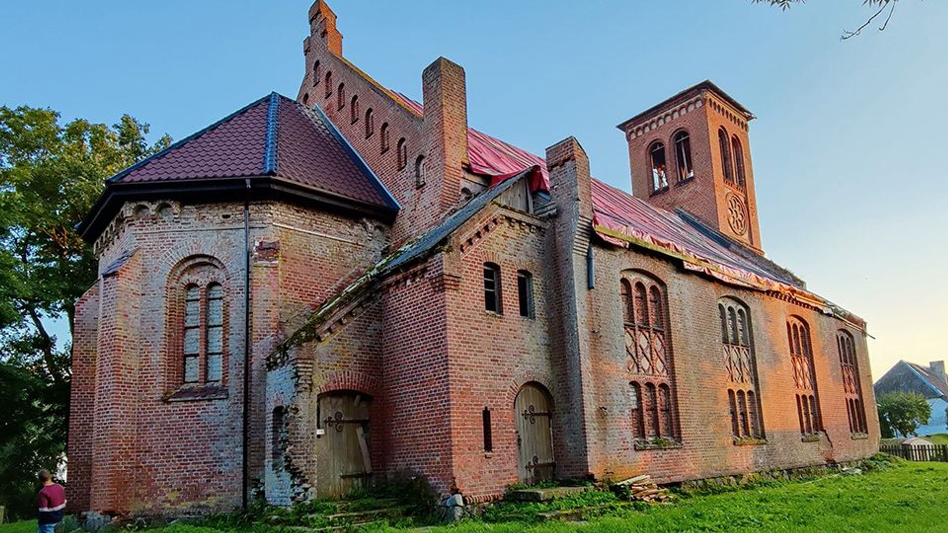 Plaškių evangelikų liuteronų bažnyčios griuvėsiai