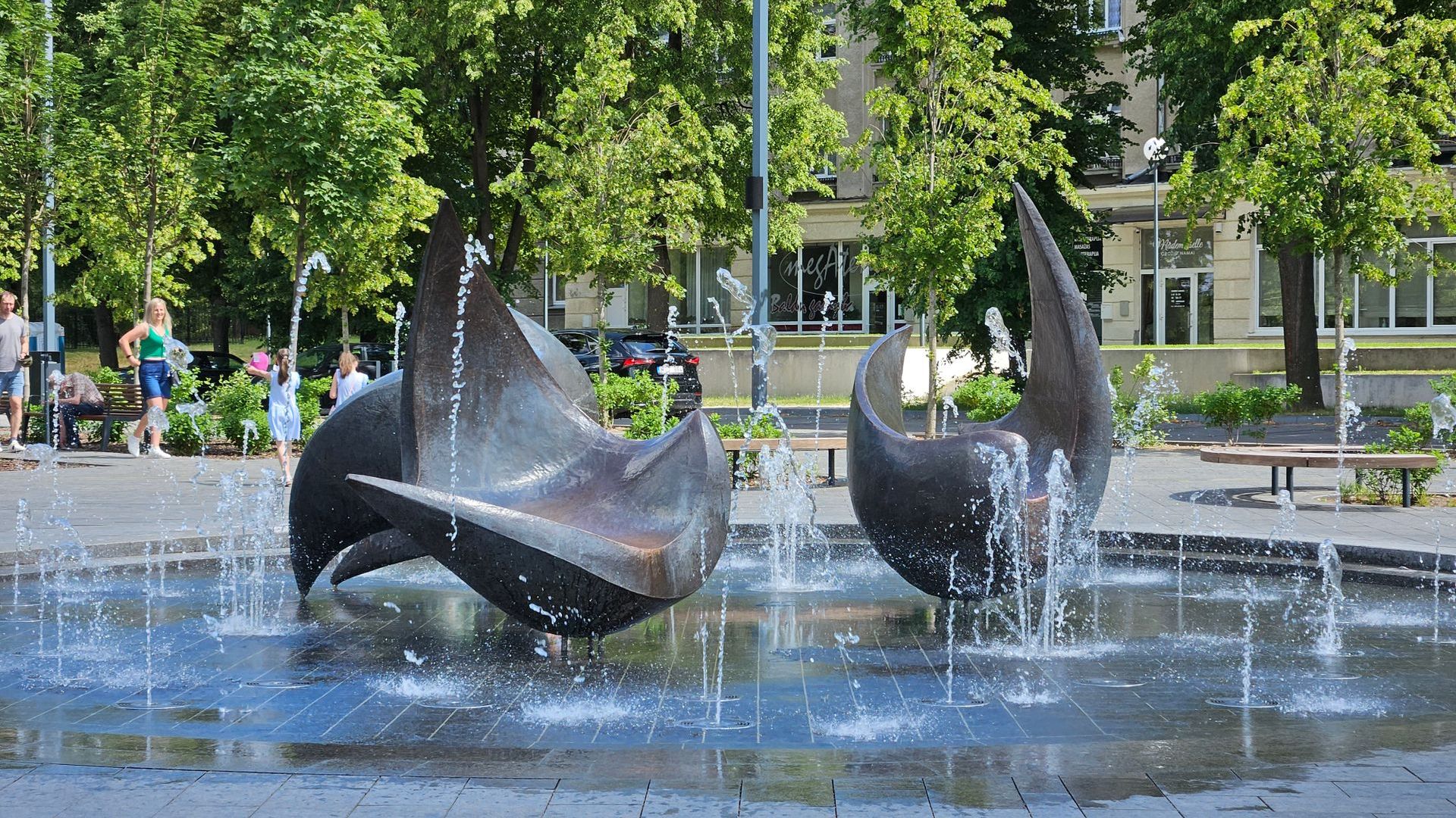 Fountain Three Birds