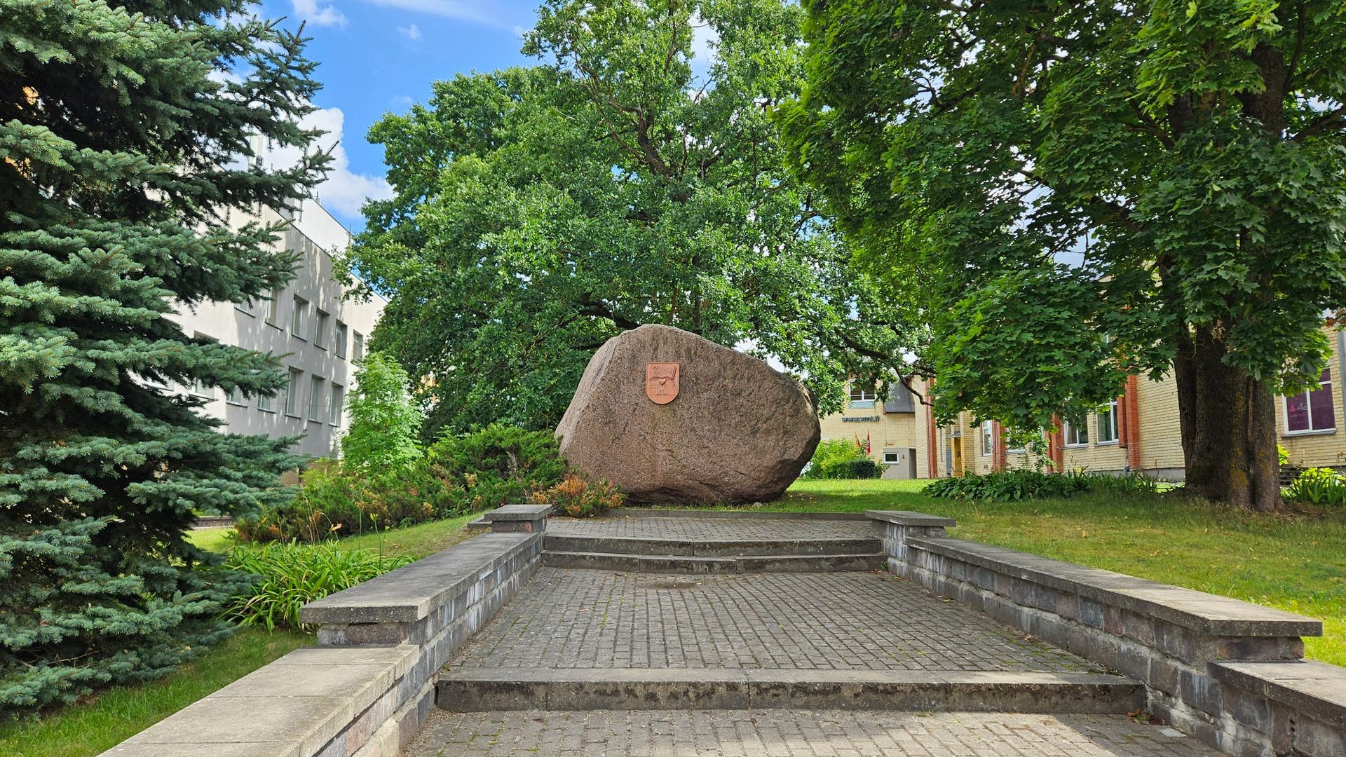 Dukstyna Boulder