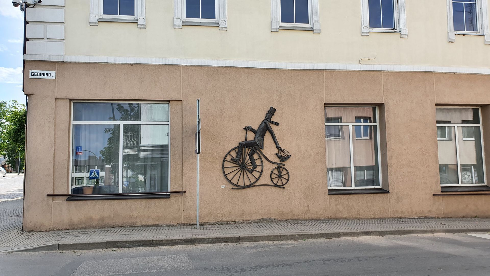 Sculpture Cyclist