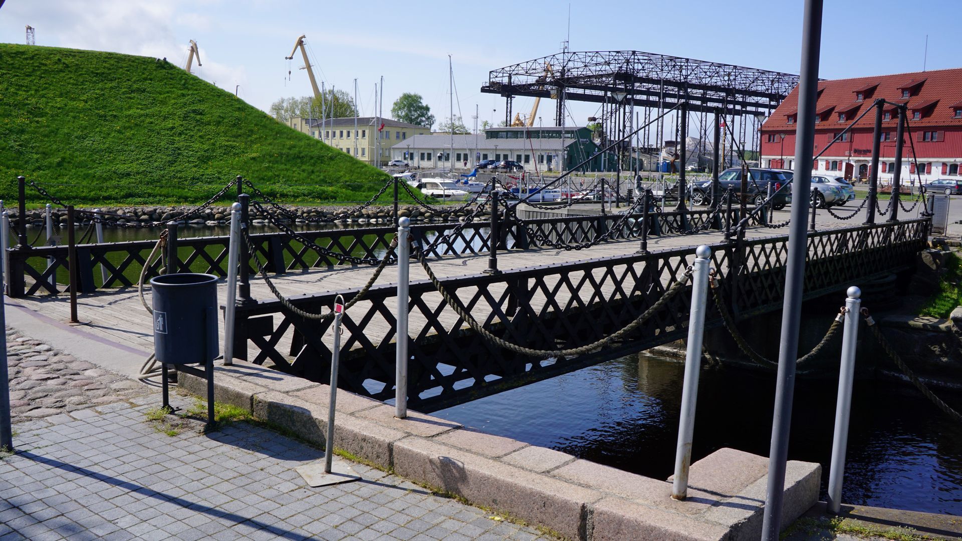 Chain (Swing) Bridge