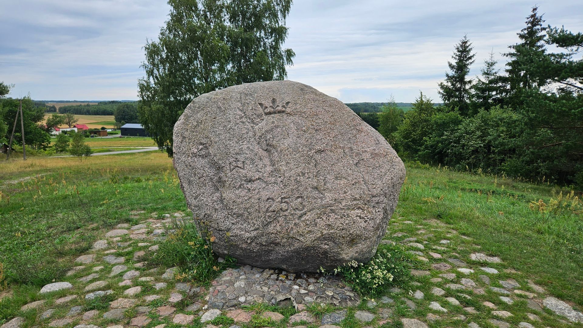 Paminklinis akmuo Lietuvos karaliui Mindaugui