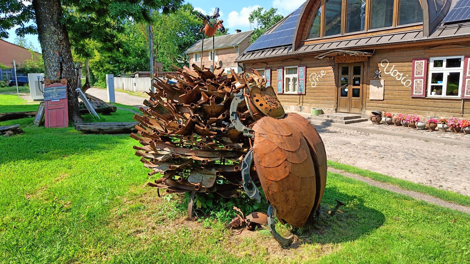 Sculpture Earth-boring Beetle (Fir of Shovels)