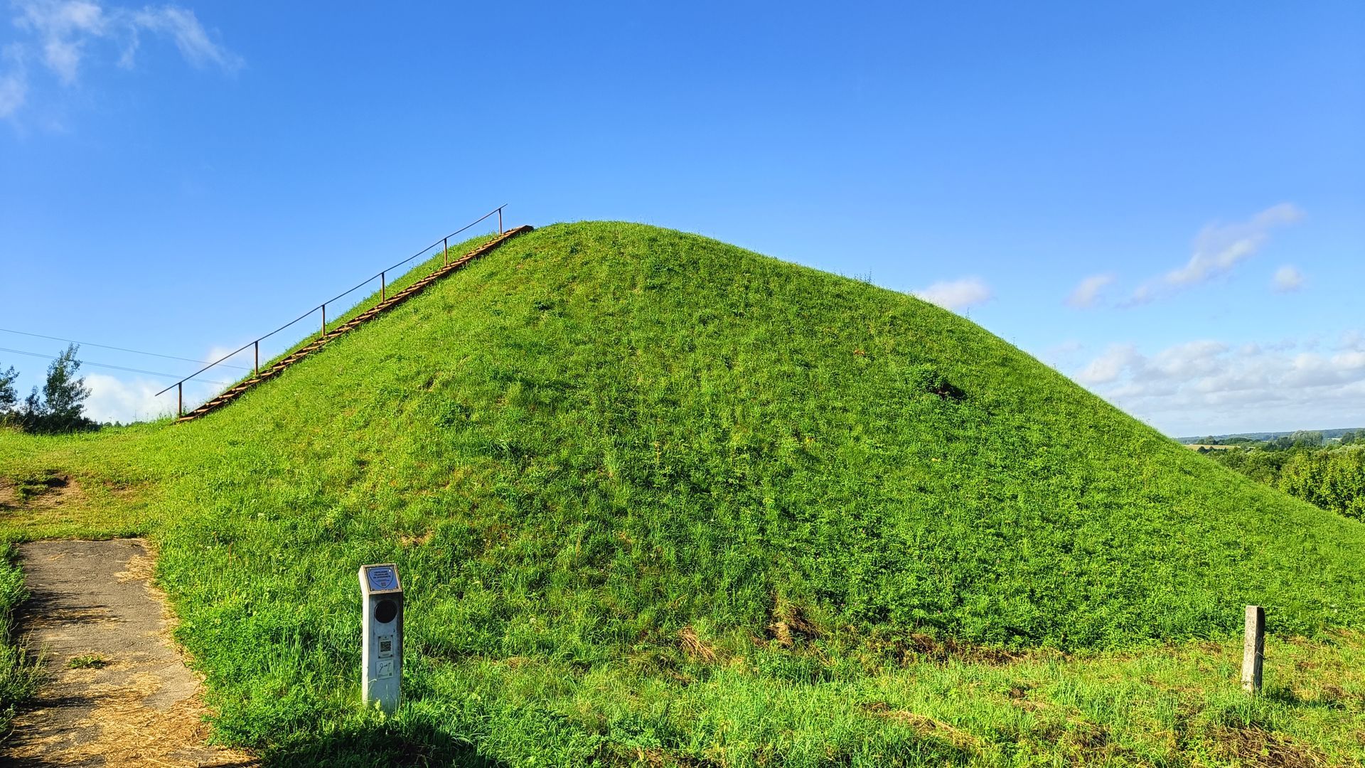 Lepelionys Mound
