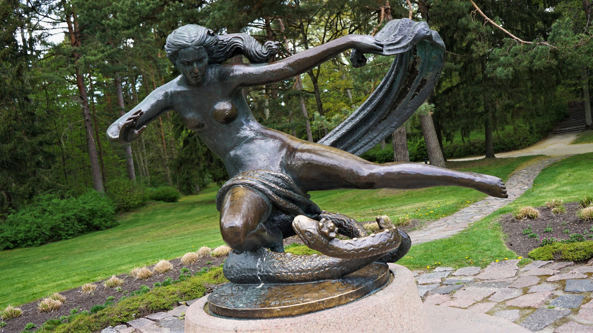 Sculpture Eglė the Queen of Grass-Snakes
