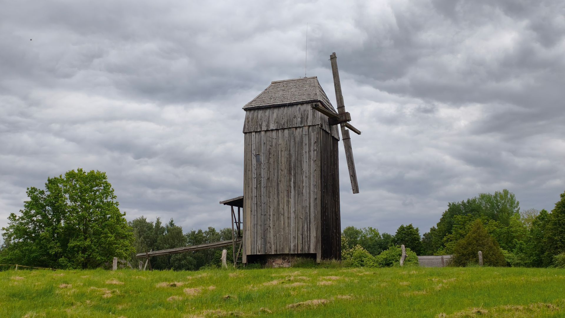 Žalpių vėjo malūnas