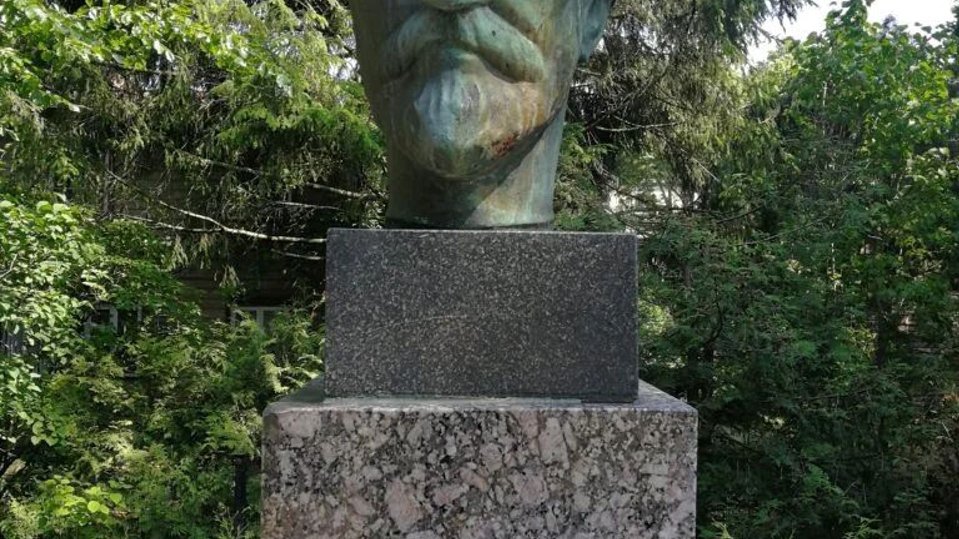 Monument to Liudas Vainekis