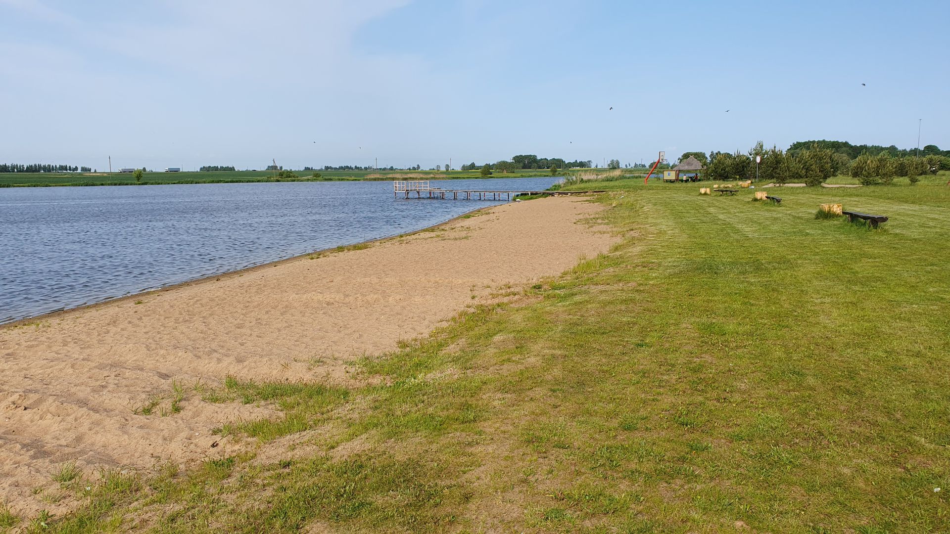 Girėnų-Valiulių tvenkinio paplūdimys