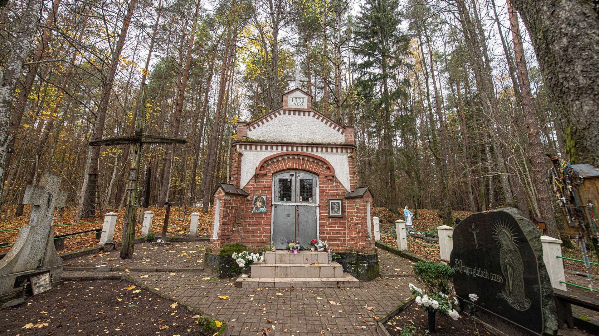 Erškėtynas Spring and Chapel