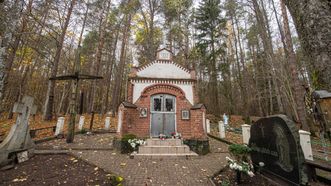 Erškėtynas Spring and Chapel
