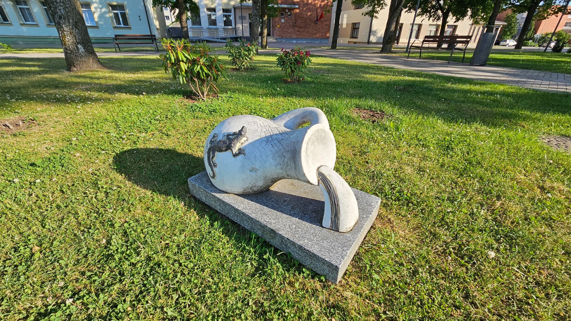 Sculpture Sėliai Jugful