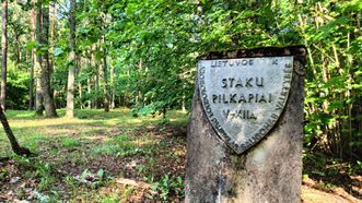 Stakų pilkapynas