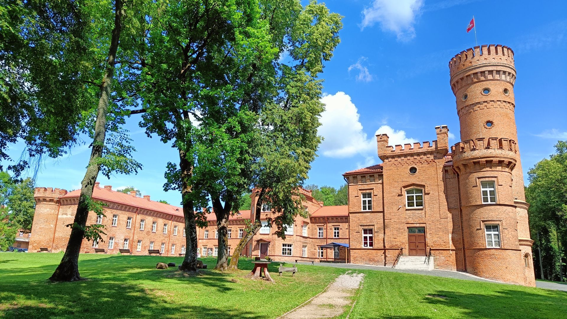 Raudonė Castle