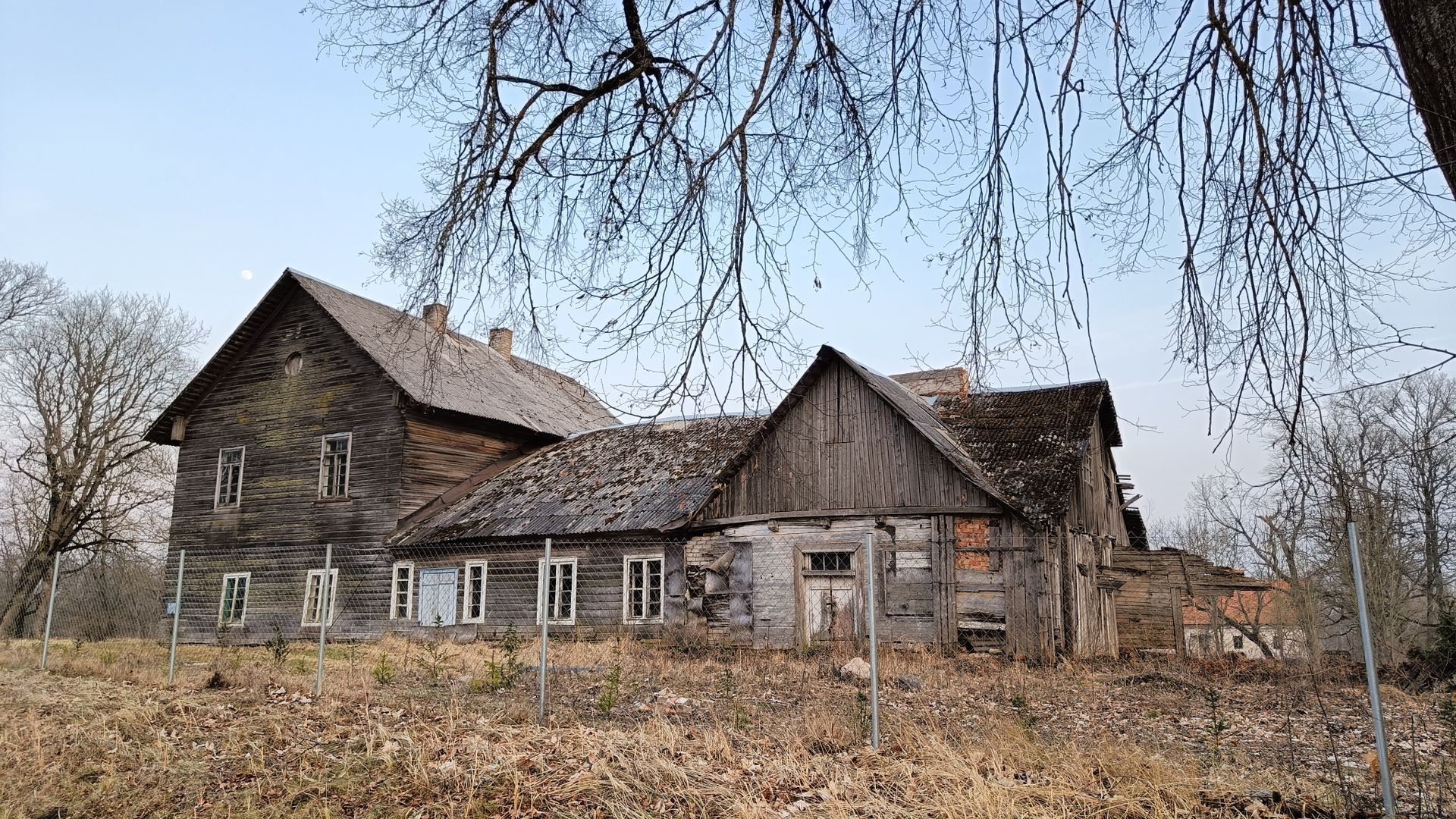 Šešuolėlių II dvaro griuvėsiai