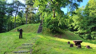0pstainys II Mound