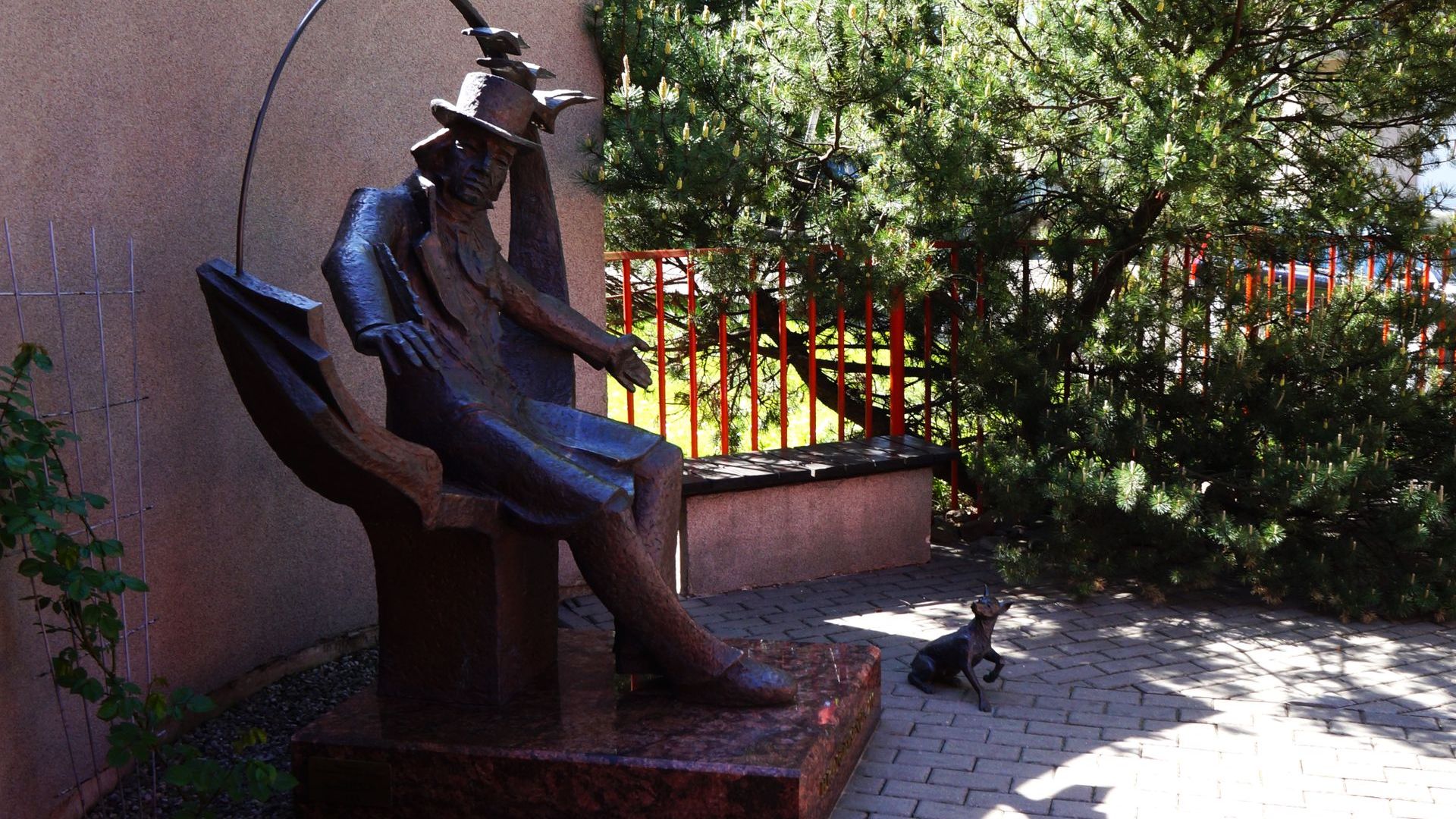 Sculpture of Hans Christian Andersen