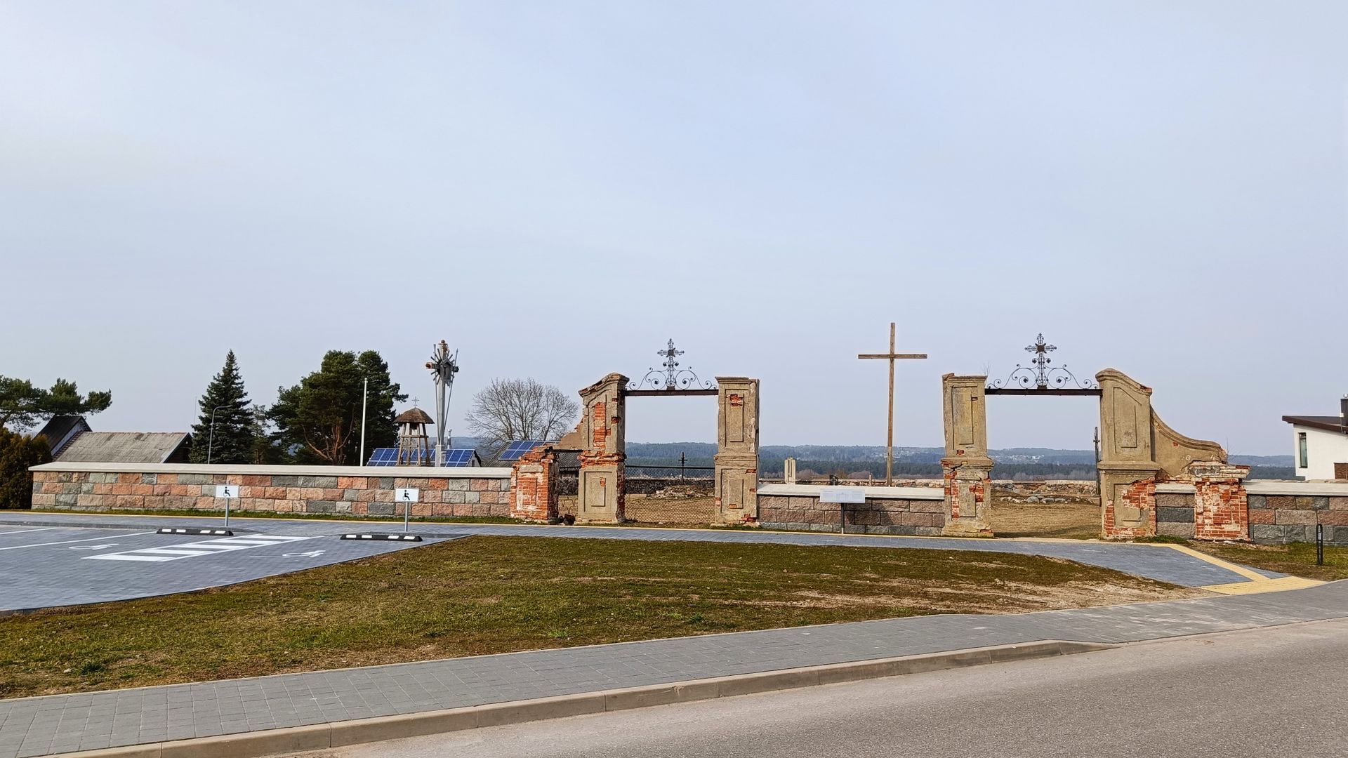 Karmėlavos Šv. Onos bažnyčios šventoriaus vartai