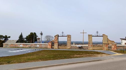 Karmėlavos Šv. Onos bažnyčios šventoriaus vartai