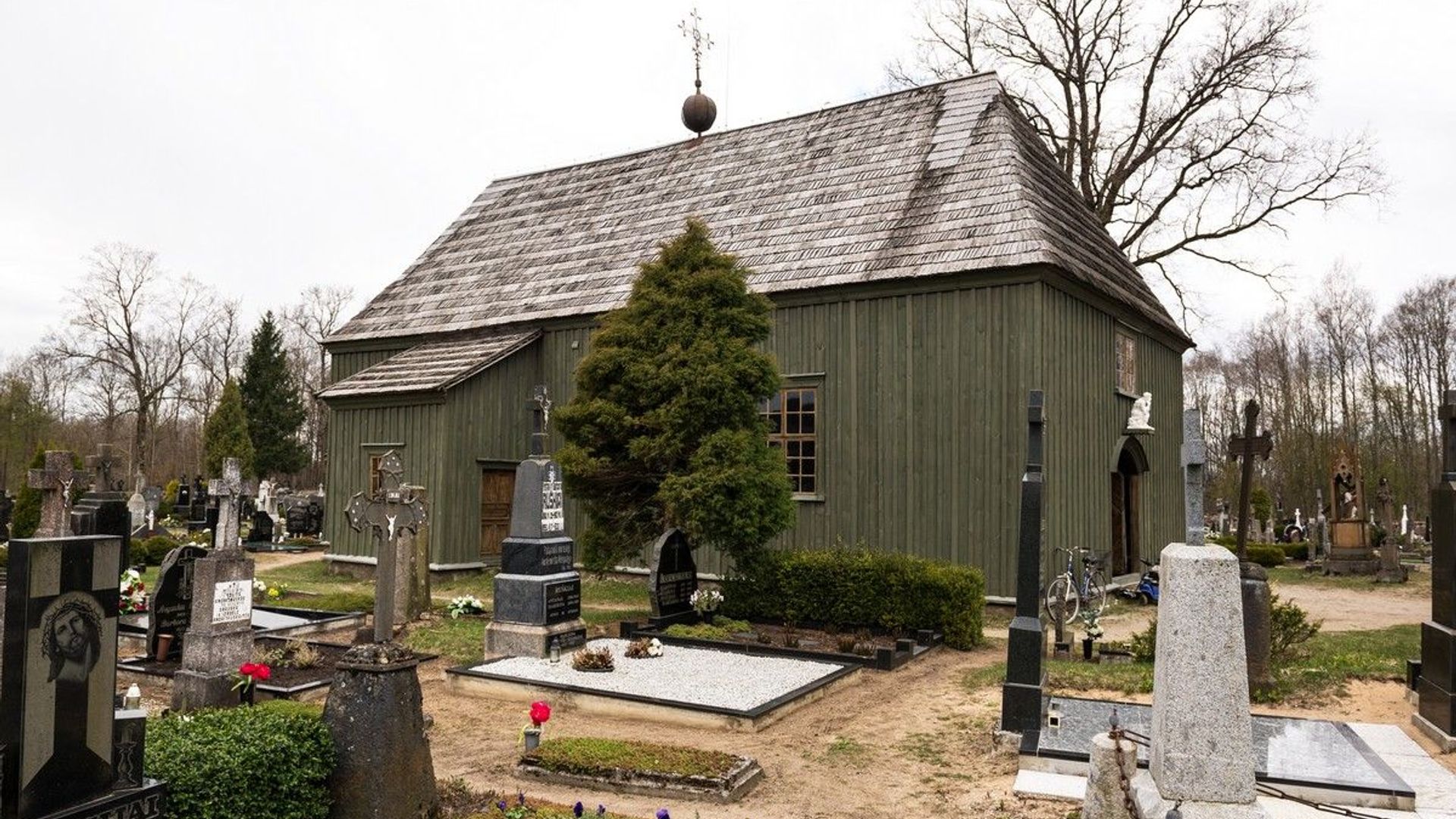 Veiviržėnai Cemetery Chapel