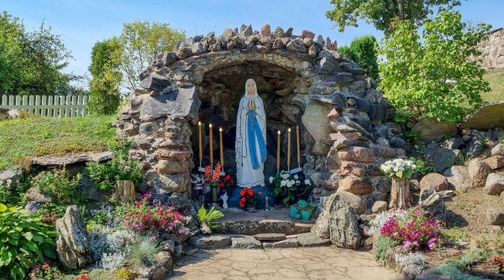 Gardamas Lourdes and Spring