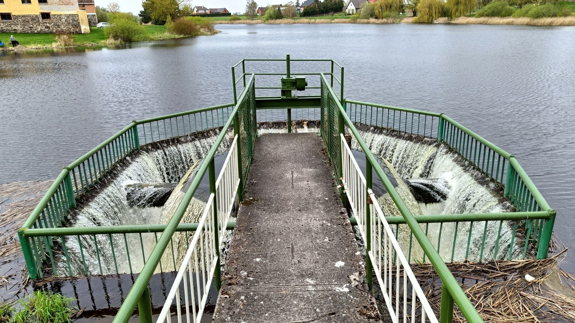 Raudondvaris Pond Dam